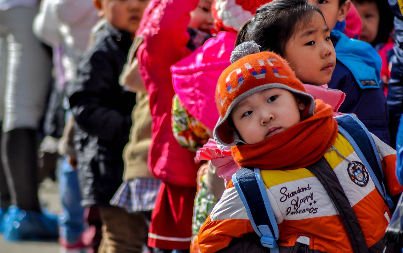 试管代生的孩子去幼儿园哭闹怎么办（4岁试管代生的孩子突然排斥上幼儿园）