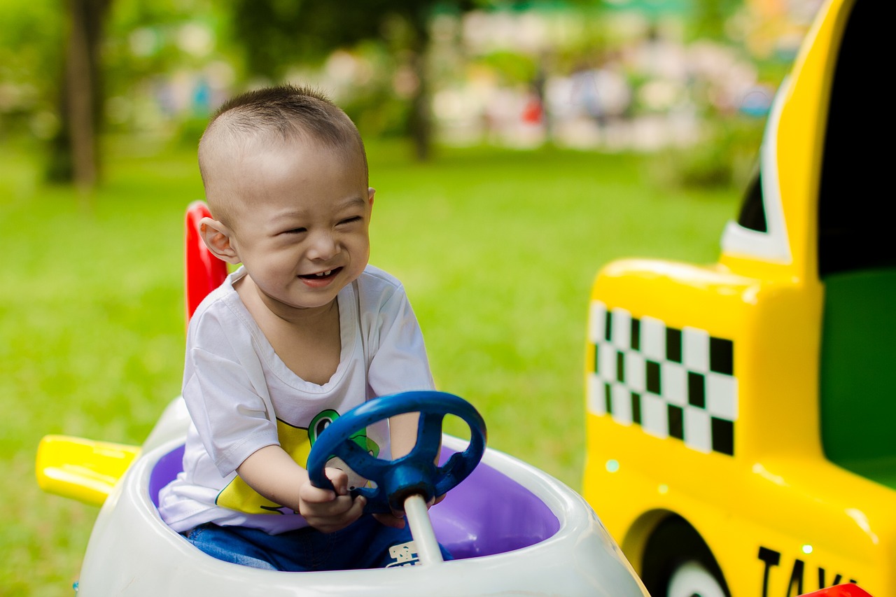 孕妈供卵生的宝宝正常多久会说话（孕妈供卵生的宝宝多久会说完整的话）