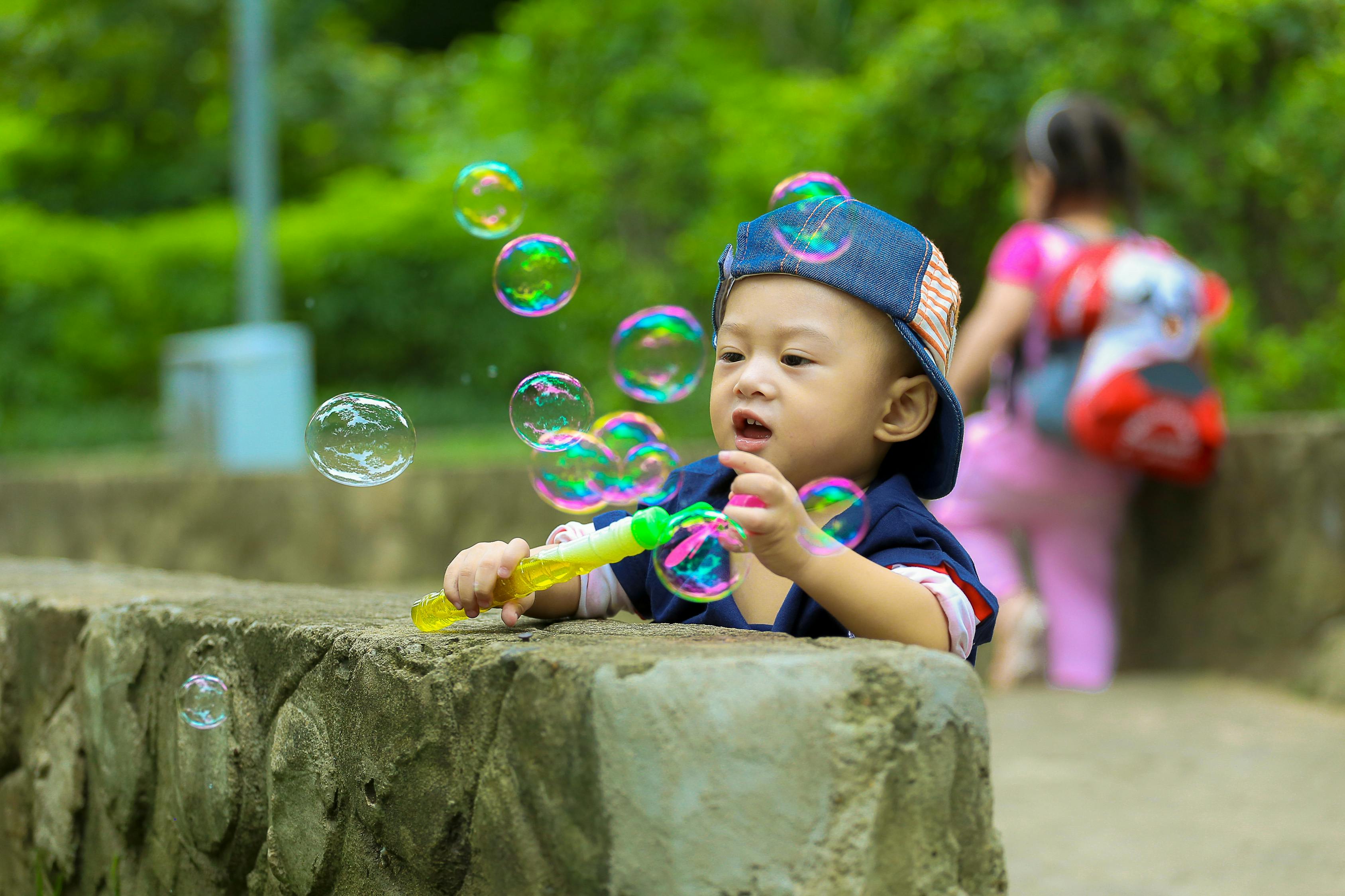 秋天生的试管代生的孩子取啥名字（秋天出生的小孩名字）