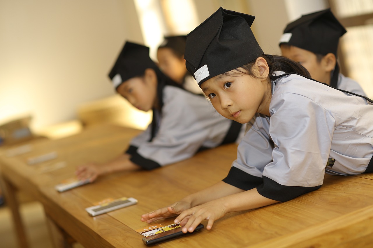 小学三年级试管代生的孩子的特点（小学三年级试管代生的孩子的特点是什么）